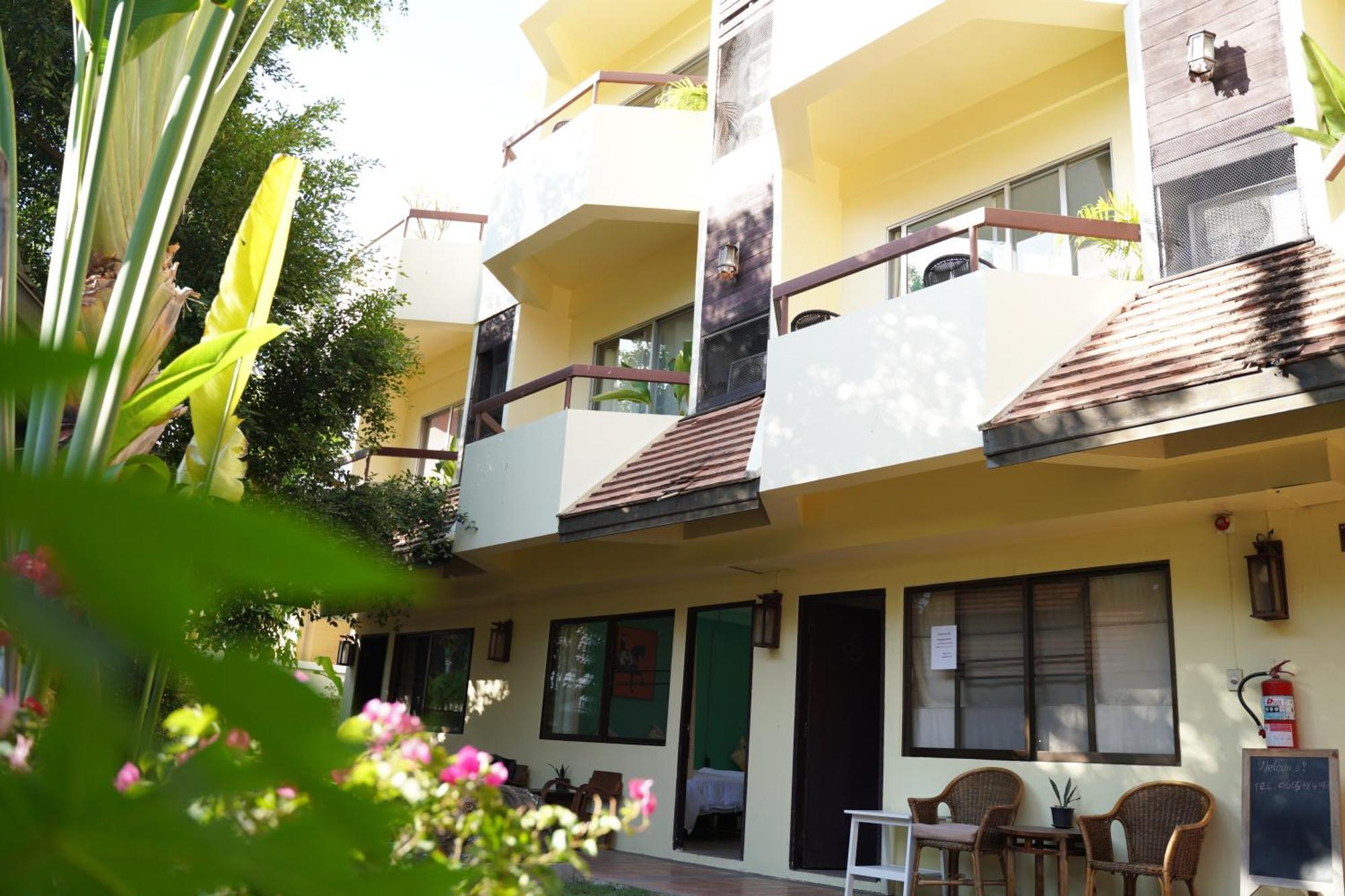 Elegant Lanna Guesthouse Chiang Mai Bagian luar foto