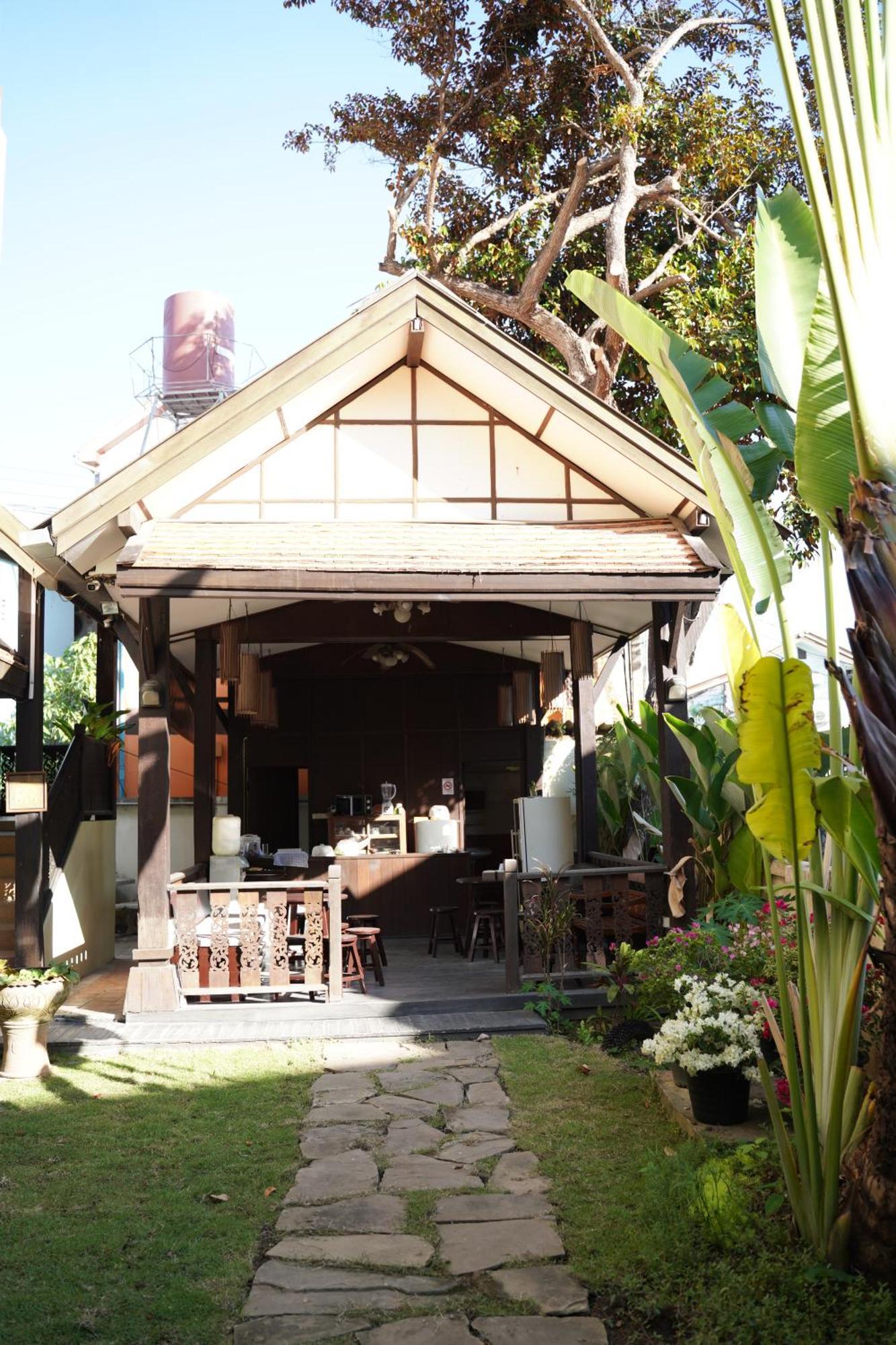 Elegant Lanna Guesthouse Chiang Mai Bagian luar foto